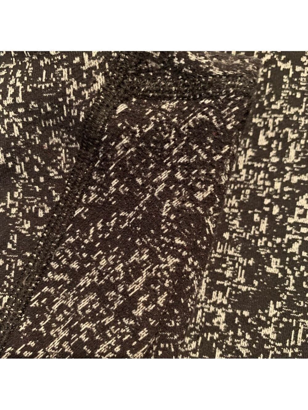 Lululemon Black & White Textured Wunder Unders - Picture 7 of 9
